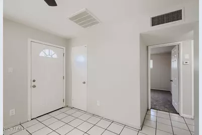2818 W Echo Lane W, Phoenix, AZ 85051 - Photo 4