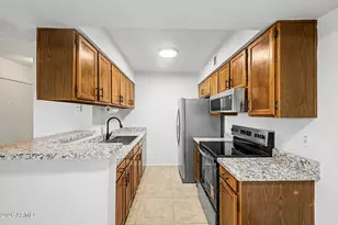 10610 S 48th St, Phoenix, AZ 85044 - Photo 8