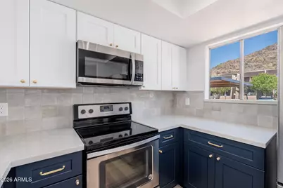 1601 W Sunnyside Drive #121, Phoenix, AZ 85029 - Photo 2