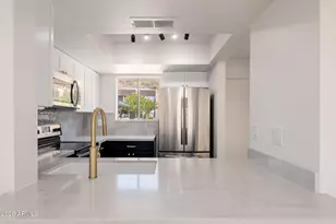 1601 W Sunnyside Dr, Phoenix, AZ 85029 - Photo 4