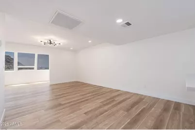 1601 W Sunnyside Drive #121, Phoenix, AZ 85029 - Photo 8