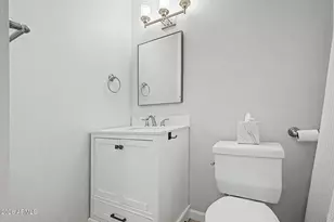 721 E Montebello Ave, Phoenix, AZ 85014 - Photo 22