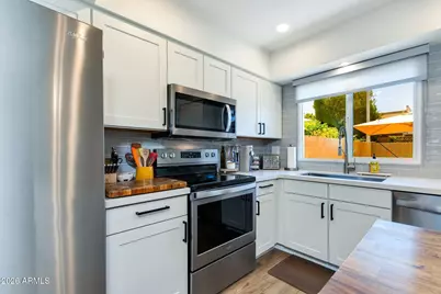 8323 E Keim Drive, Scottsdale, AZ 85250 - Photo 12