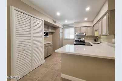 810 E Colter Street #34, Phoenix, AZ 85014 - Photo 2