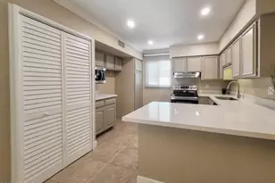 810 E Colter St, Phoenix, AZ 85014 - Photo 2