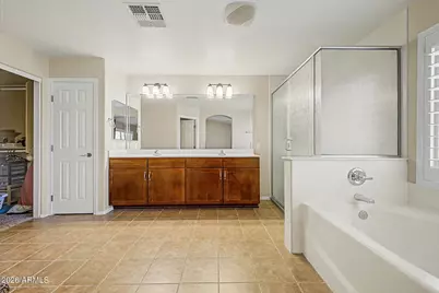 17940 W Desert Lane, Surprise, AZ 85388 - Photo 18