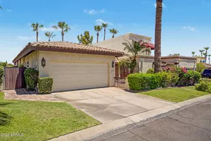 4718 E Monte Way, Phoenix, AZ 85044 - Photo 2