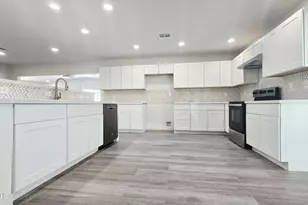 16853 N 39th Dr, Phoenix, AZ 85053 - Photo 6
