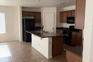 887 W Desert Hills Dr, San Tan Valley, AZ 85143 - Photo 4