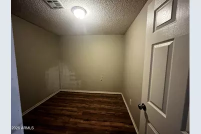 7301 W Heatherbrae Drive, Phoenix, AZ 85033 - Photo 8