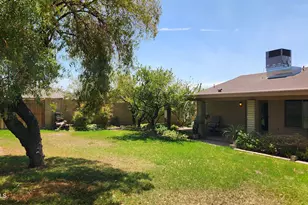 864 E Paradise Ln, Phoenix, AZ 85022 - Photo 24