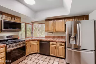864 E Paradise Ln, Phoenix, AZ 85022 - Photo 10