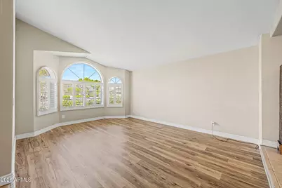 5721 W Mariposa Grande Lane, Glendale, AZ 85310 - Photo 2