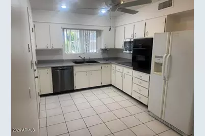 9910 W Kingswood Circle, Sun City, AZ 85351 - Photo 2