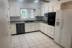 9910 W Kingswood Cir, Sun City, AZ 85351 - Photo 2