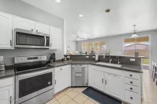 17373 W Pinnacle Vis Dr, Surprise, AZ 85387 - Photo 8