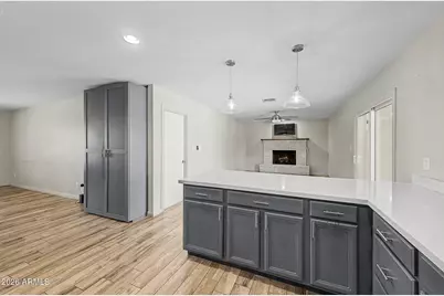 10217 N 37th Avenue, Phoenix, AZ 85051 - Photo 10