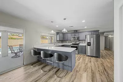 10217 N 37th Avenue, Phoenix, AZ 85051 - Photo 8