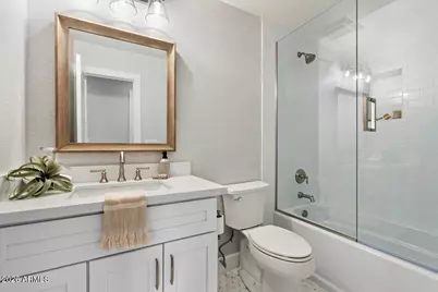 8638 E Highland Avenue, Scottsdale, AZ 85251 - Photo 10