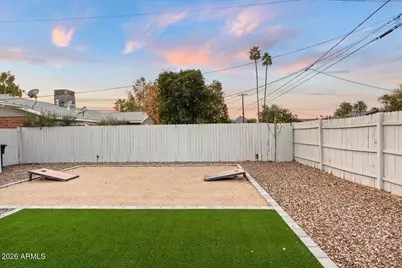 8638 E Highland Avenue, Scottsdale, AZ 85251 - Photo 14