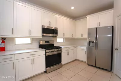 9210 W Willow Bend Lane, Phoenix, AZ 85037 - Photo 10