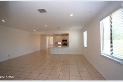 9210 W Willow Bend Lane, Phoenix, AZ 85037 - Photo 6