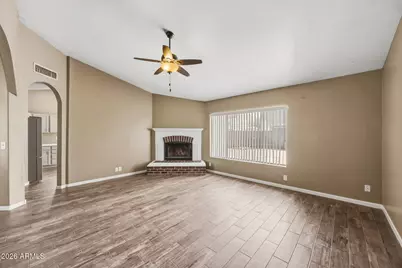 10243 W Reade Avenue, Glendale, AZ 85307 - Photo 2