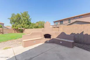 2206 W Fawn Dr, Phoenix, AZ 85041 - Photo 30