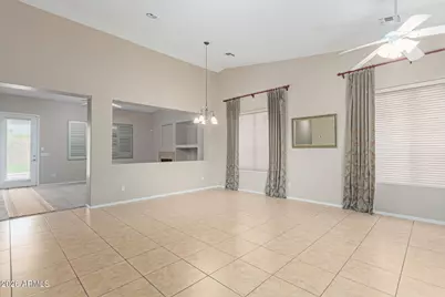2206 W Fawn Drive, Phoenix, AZ 85041 - Photo 4