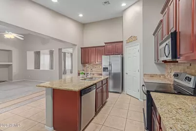 2206 W Fawn Drive, Phoenix, AZ 85041 - Photo 12
