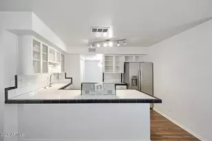 3514 W Caribbean Ln, Phoenix, AZ 85053 - Photo 8
