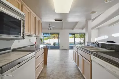 13045 N 8th Avenue, Phoenix, AZ 85029 - Photo 8