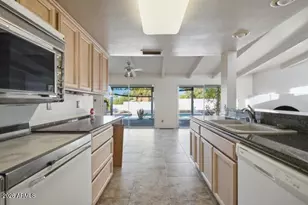 13045 N 8th Ave, Phoenix, AZ 85029 - Photo 8