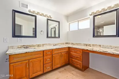 8731 E Minnezona Avenue, Scottsdale, AZ 85251 - Photo 14