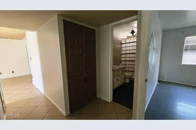 8220 W Meadowbrook Avenue, Phoenix, AZ 85033 - Photo 12