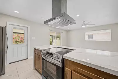 8730 E Rancho Vista Drive, Scottsdale, AZ 85251 - Photo 6