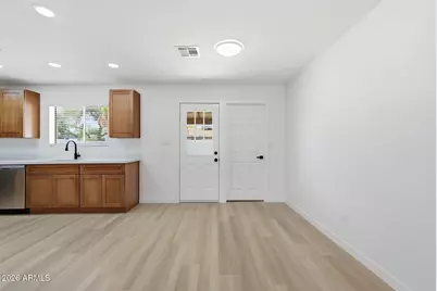 228 W 18th Avenue, Apache Junction, AZ 85120 - Photo 8