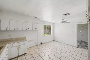 5828 N 63rd Dr, Glendale, AZ 85301 - Photo 10