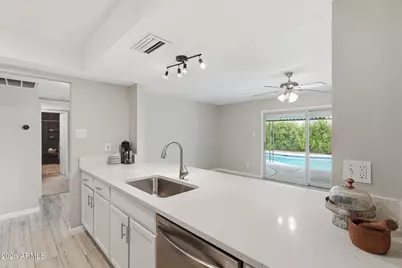 5257 W Acapulco Lane, Glendale, AZ 85306 - Photo 10