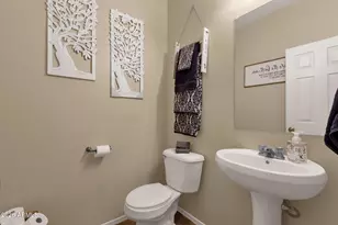 3422 W Leodra Ln, Phoenix, AZ 85041 - Photo 12