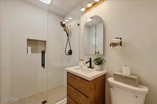 2038 E Cheery Lynne Rd, Phoenix, AZ 85016 - Photo 18