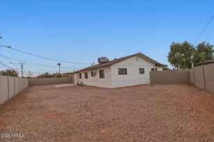 2038 E Cheery Lynne Rd, Phoenix, AZ 85016 - Photo 32