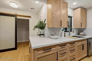 2038 E Cheery Lynne Rd, Phoenix, AZ 85016 - Photo 6