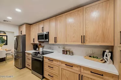 2038 E Cheery Lynne Road, Phoenix, AZ 85016 - Photo 10