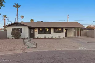 2038 E Cheery Lynne Rd, Phoenix, AZ 85016 - Photo 2