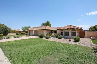 3233 E Desert Cove Ave, Phoenix, AZ 85028 - Photo 2