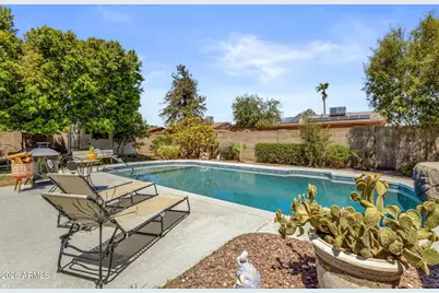 4126 W Sweetwater Avenue, Phoenix, AZ 85029 - Photo 2