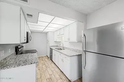 6060 W Golden Lane, Glendale, AZ 85302 - Photo 8