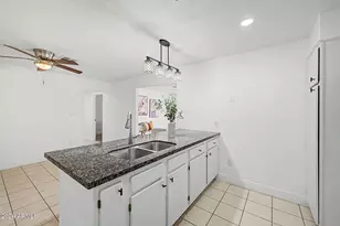 4875 W Palm Ln, Phoenix, AZ 85035 - Photo 8
