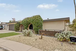 2064 S Noche De Paz St, Mesa, AZ 85202 - Photo 6